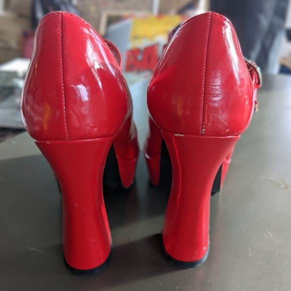 ❤️Ellie Red Maryjane Chunky Heels❤️ - Picture 3 of 5